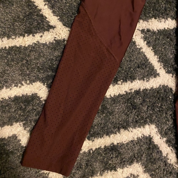 BURGUNDY NIKE LEGGINGS - Picture 2 of 3